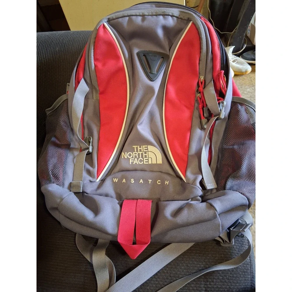 The North Face Wasatch Backpack‎ Grey Red Outdoor Hiking Daypack Mens Bag